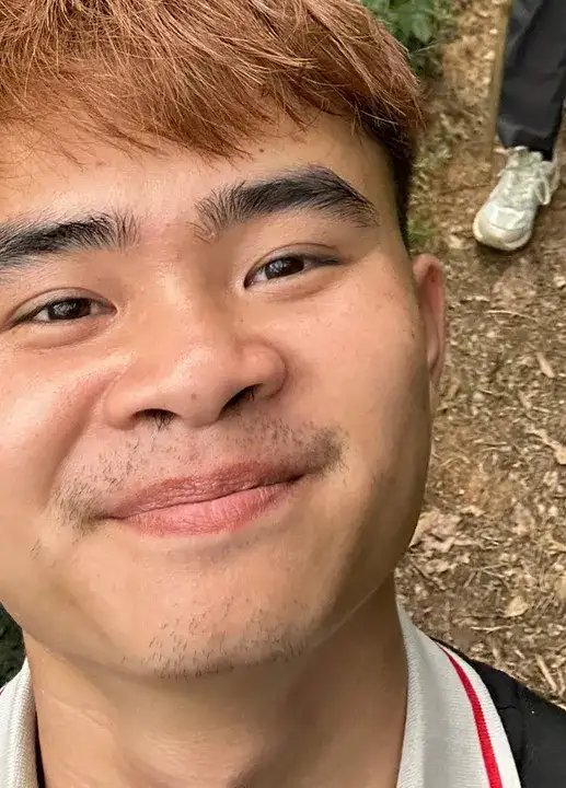 Pu Luong guide Tiệp on a forest earth path